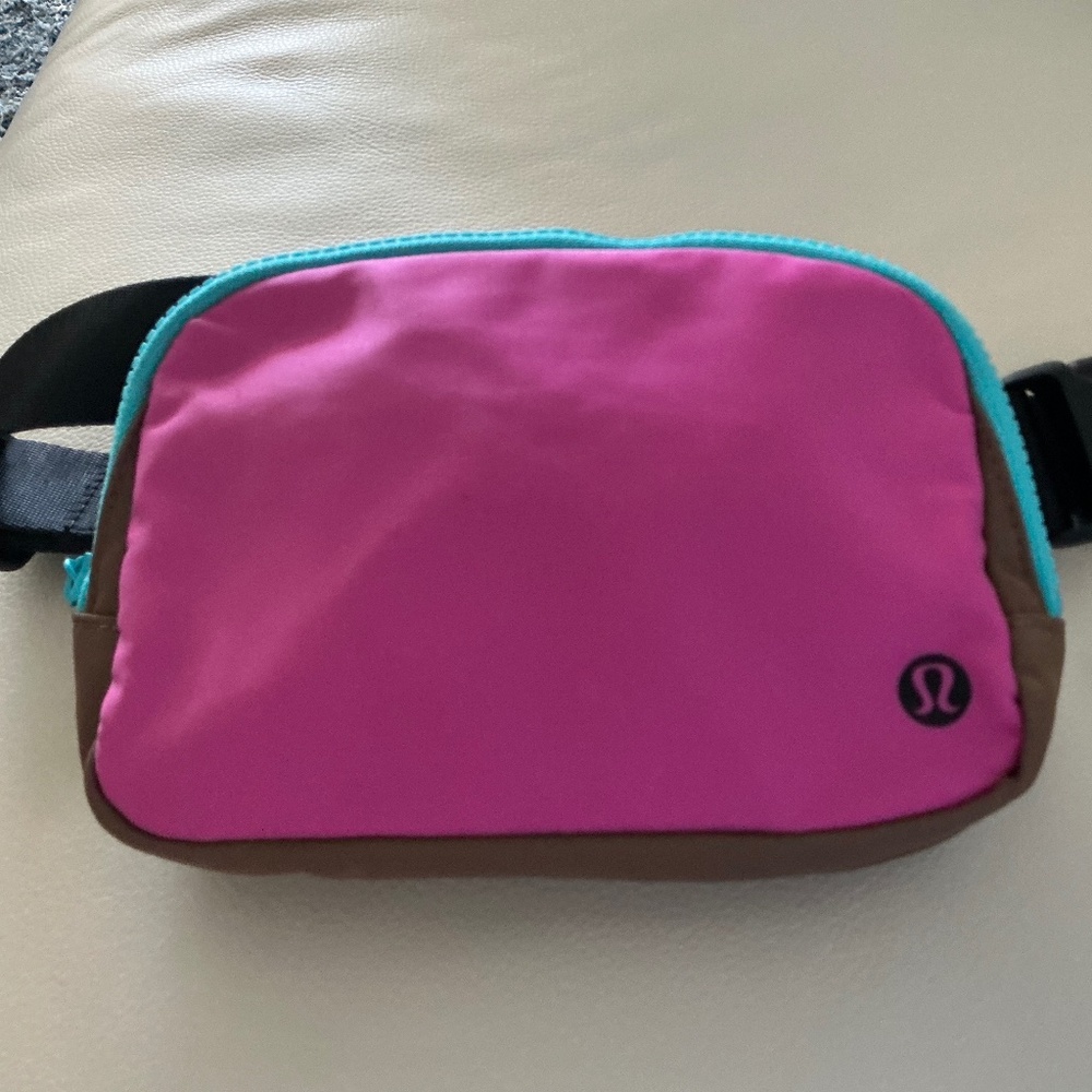 Lululemon 1L Belt Bag – Lightweight Crossbody Fanny Pack Pink, turquoise, brown